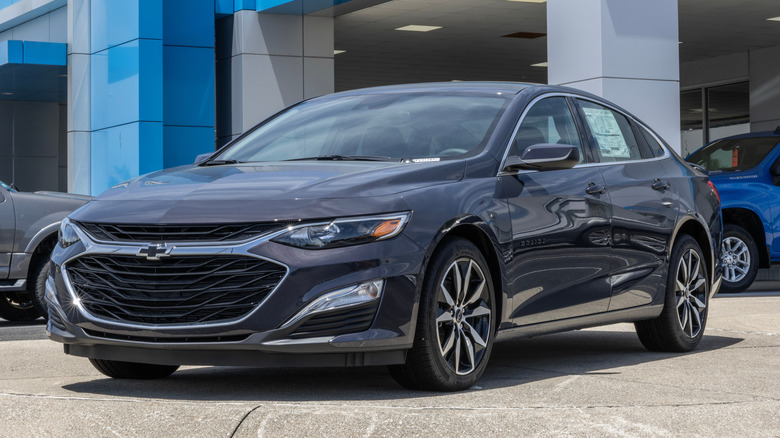 2025 chevy malibu at a dealership