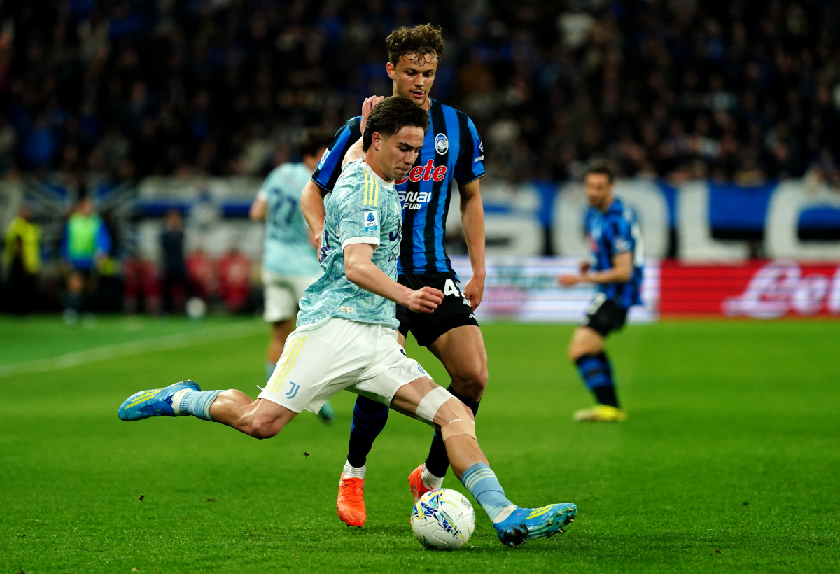 BERGAMO, ITALY - APRIL 11: Kenan Yildiz of Juventus is challenged by Giorgio Scalvini of Atalanta during the Serie A match between Atalanta BC and Juventus at Gewiss Stadium on April 11, 2026 in Bergamo, Italy. (Photo by Pier Marco Tacca/Getty Images)