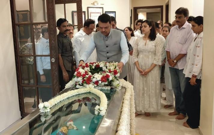 Athiya Shetty shares Lata Mangeshkar photo instead of Asha Bhosle, gets trolled; singer's mortal remains reach residence
