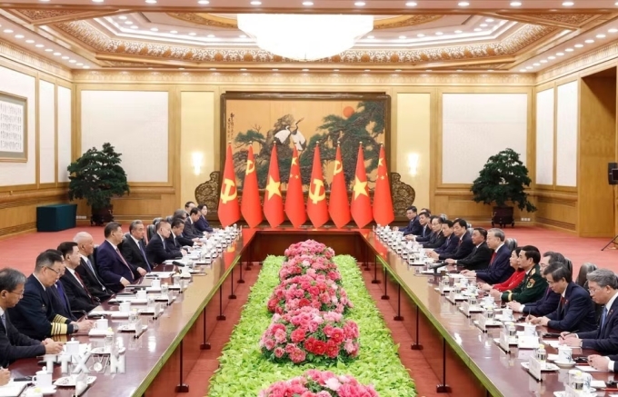 Vietnams Party General Secretary and President To Lam and his delegates (R) hold talks with Chinas Party General Secretary and President Xi Jinping and his delegates in Beijing, China, April 15, 2026. Photo by VNA