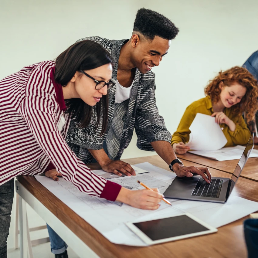 co-workers easily adapting to changes in a project