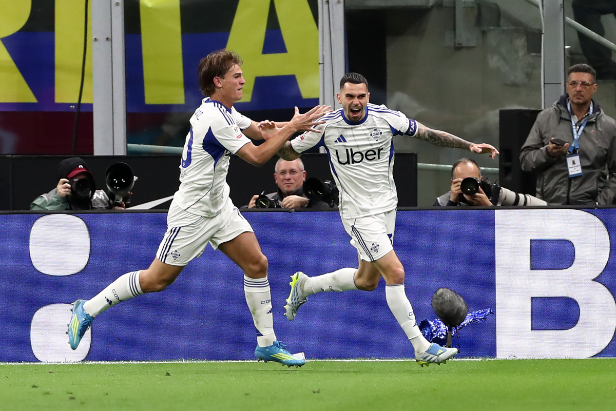 MILAN, ITALY - APRIL 21: Lucas Da Cunha of Como 1907 celebrates scoring his team's second goal with teammates during the Coppa Italia Semi-Final match between FC Internazionale and Como at San Siro on April 21, 2026 in Milan, Italy. (Photo by Marco Luzzani/Getty Images)