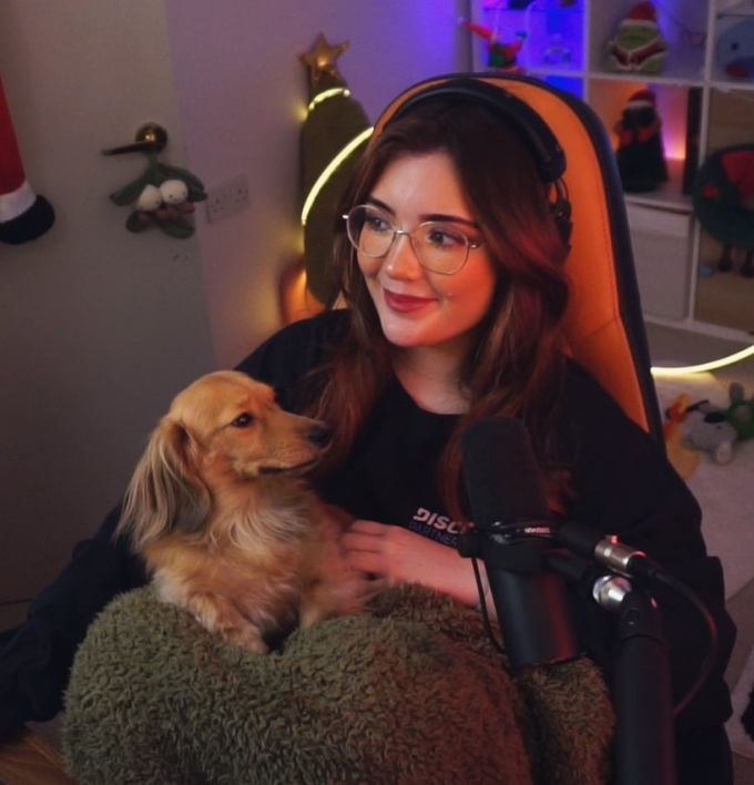 Twitch streamer Poopernoodle and her dog Pea. Photo by Instagram/@poopernoodle_