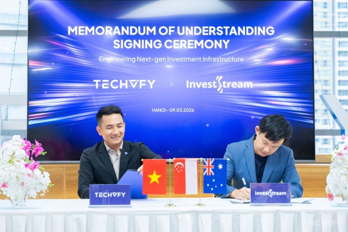 Signing ceremony of a Q2 memorandum of understanding with InvestStream. Photo courtesy of Techvify