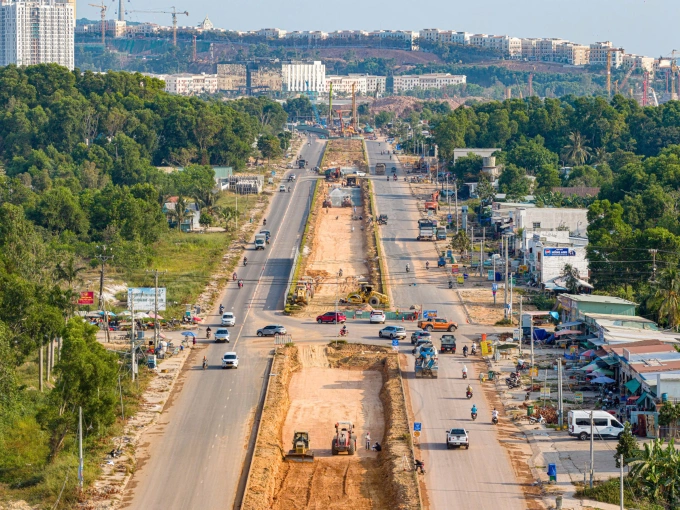 The DTĐT 975 Route project is under construction. Photo: An Phuong