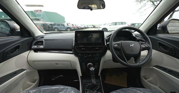 mahindra xuv 3xo revx m o interior