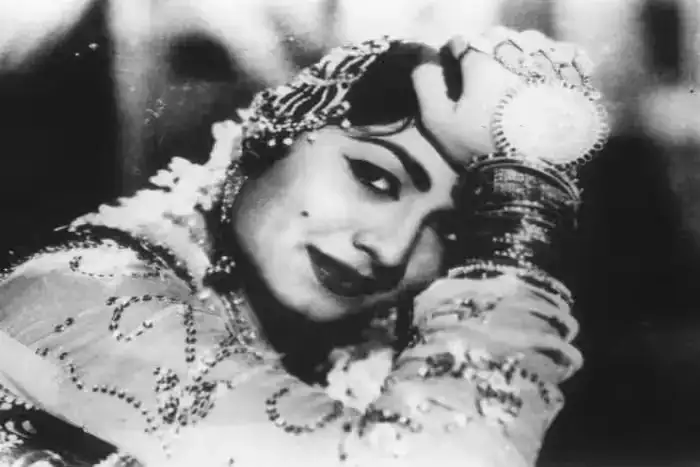 Meenu Mumtaz: Story of struggle and controversy