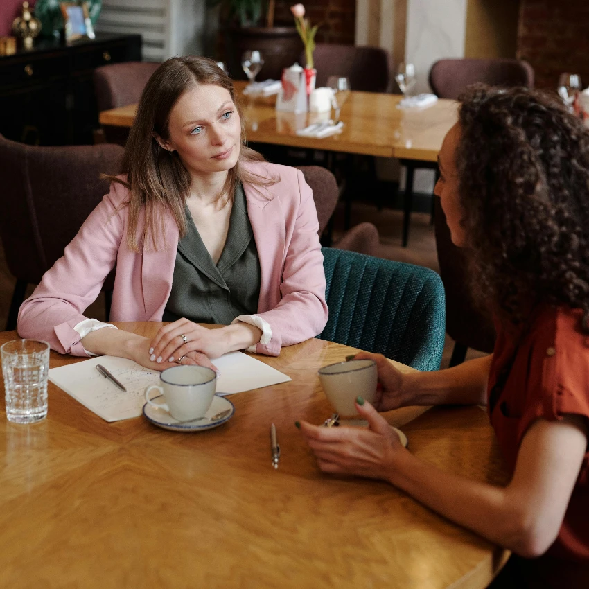 candidate asking questions in a job interview