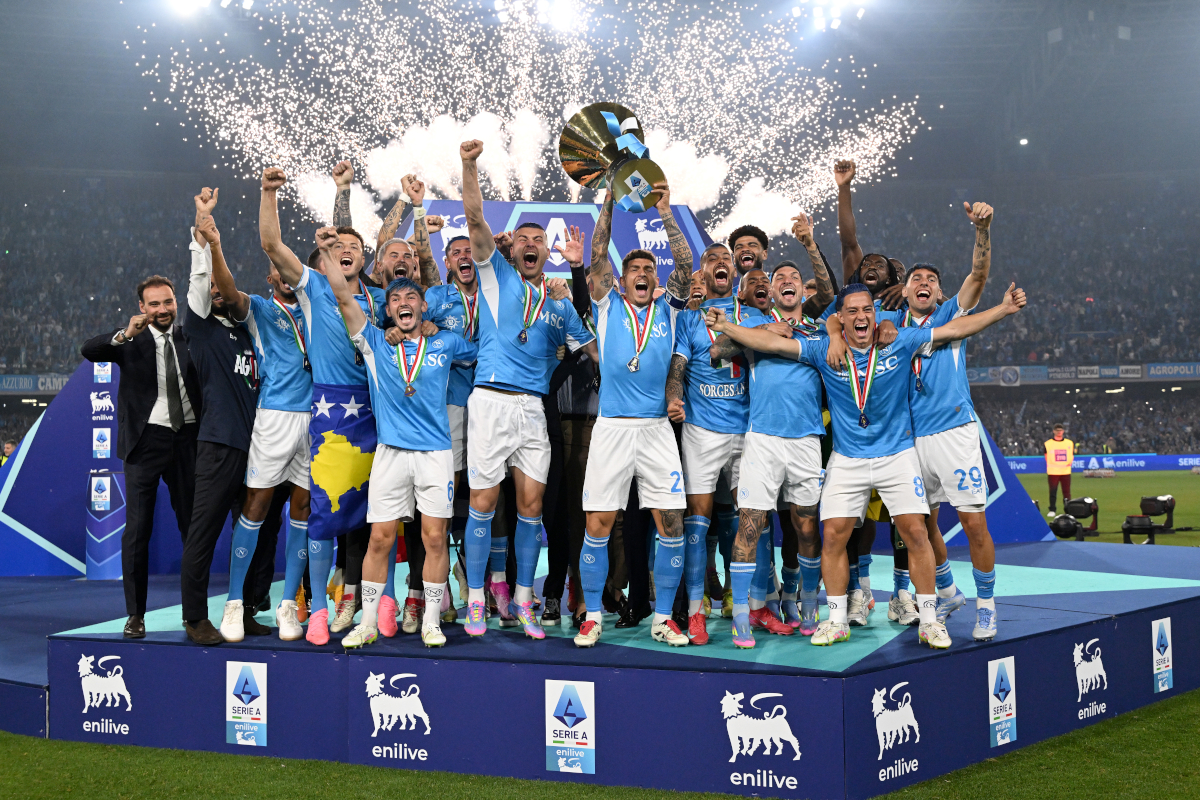 NAPLES, ITALY - MAY 23: Giovanni Di Lorenzo of Napoli lifts the Serie A TIM Scudetto title trophy after his team's victory in the Serie A match between Napoli and Cagliari at Stadio Diego Armando Maradona on May 23, 2025 in Naples, Italy. (Photo by Francesco Pecoraro/Getty Images)