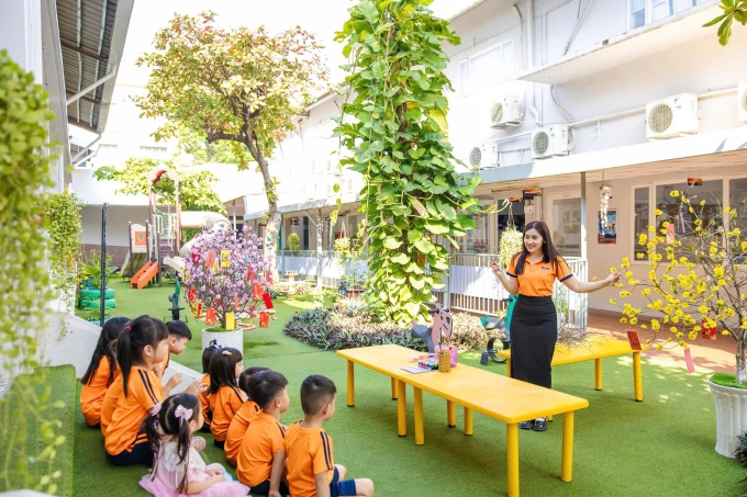 Students also have class outside the classroom with green and friendly campus to foster creativity. Photo courtesy of Tesla Education