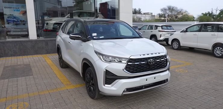 2025 toyota innova hycross exclusive edition front