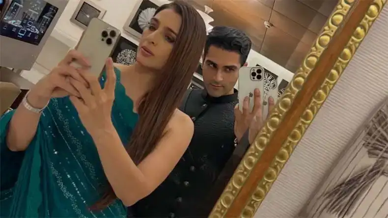 Fateh Randhawa's picture with Tabu increased the discussion