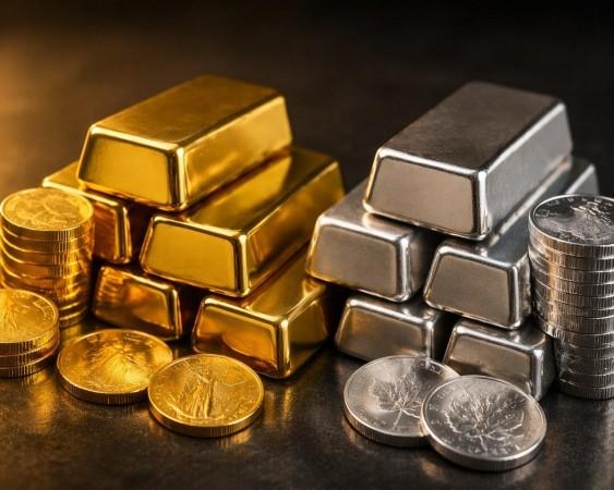 Gold holds steady amid easing US-Iran tensions; silver gains on MCX