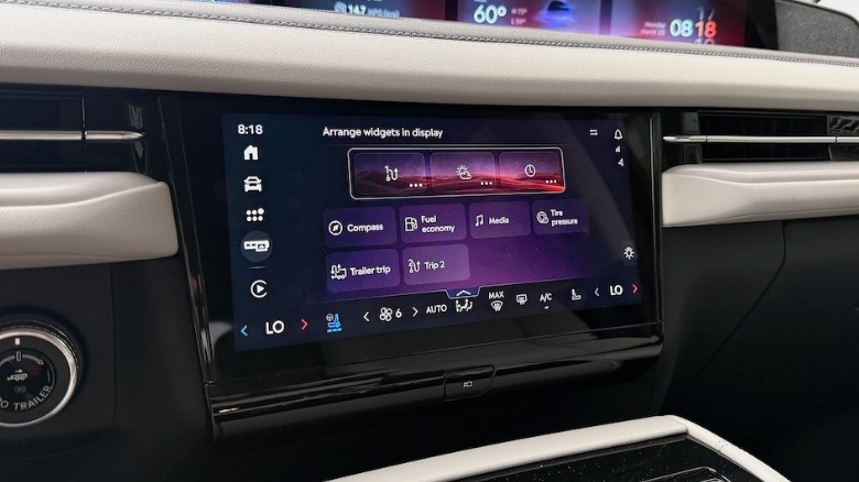 2026 Lincoln Navigator L Reserve lower touchscreen