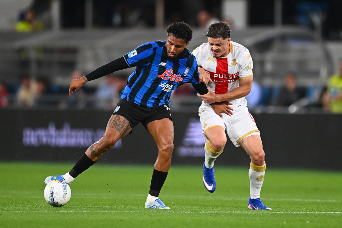 BERGAMO, ITALY - MAY 02: Ederson of Atalanta BC in action challenges for the ball with Vitinha of Genoa FC during the Serie A match between Atalanta BC and Genoa CFC at Gewiss Stadium on May 02, 2026 in Bergamo, Italy. (Photo by Mattia Ozbot/Getty Images)