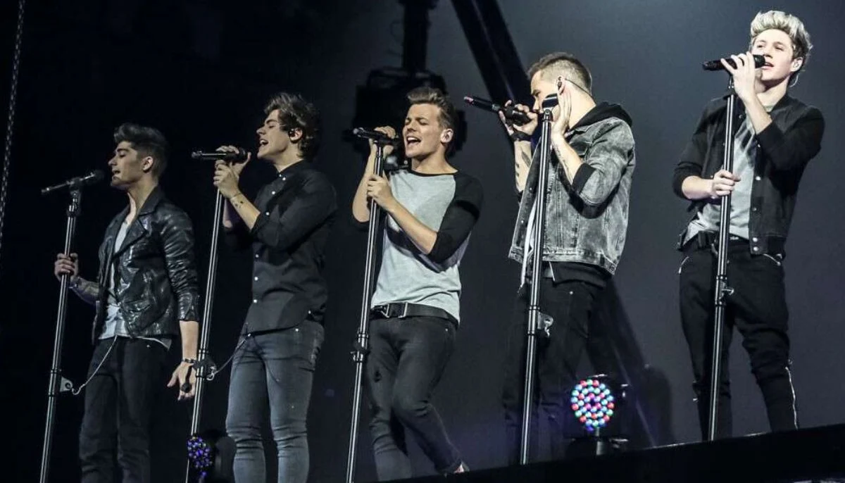 Louis Tomlinson last night show takes him back to One Direction days