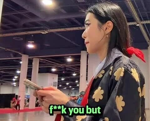 Man insults female chess player after losing chess