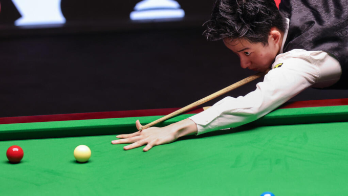 Wu Yize during a match at the 2026 World Snooker Championship. Photo by AFP