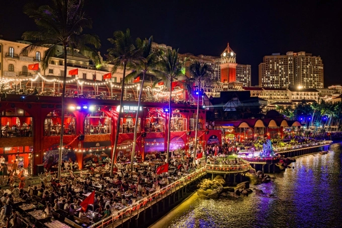 From Sun Bavaria GastroPub, visitors can enjoy the spectacular Symphony of the Sea show. Photo courtesy of Sun Group