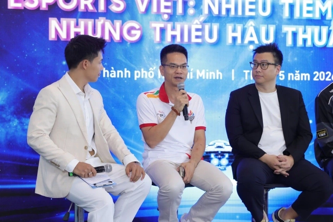 Do Viet Hung, Chairman of the Vietnam Recreational and Electronic Sports Association, shares insights during the panel discussion. Photo courtesy of Vietnam GameVerse 2026