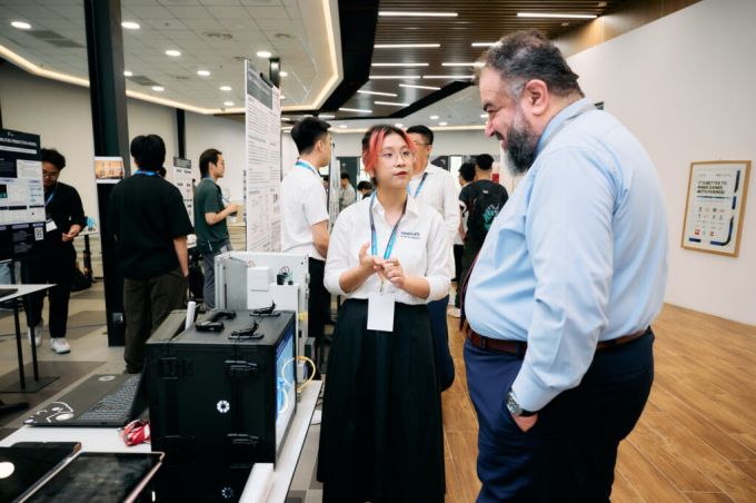 Phung Ngoc Diep presents a project developed from her internship at Bosch Rexroth. Photo courtesy of BUV