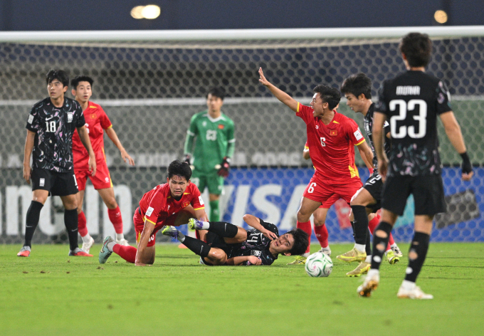 Vietnam (in red) drew 2-2 against South Korea, then won 7-6 on penalties to claim the bronze medal at the 2026 U23 Asian Cup in Saudi Arabia. Photo by AFC