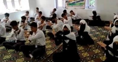 Muslim scholars seek ban on singing 'bhajans', 'Surya Namaskar' in Kashmir schools