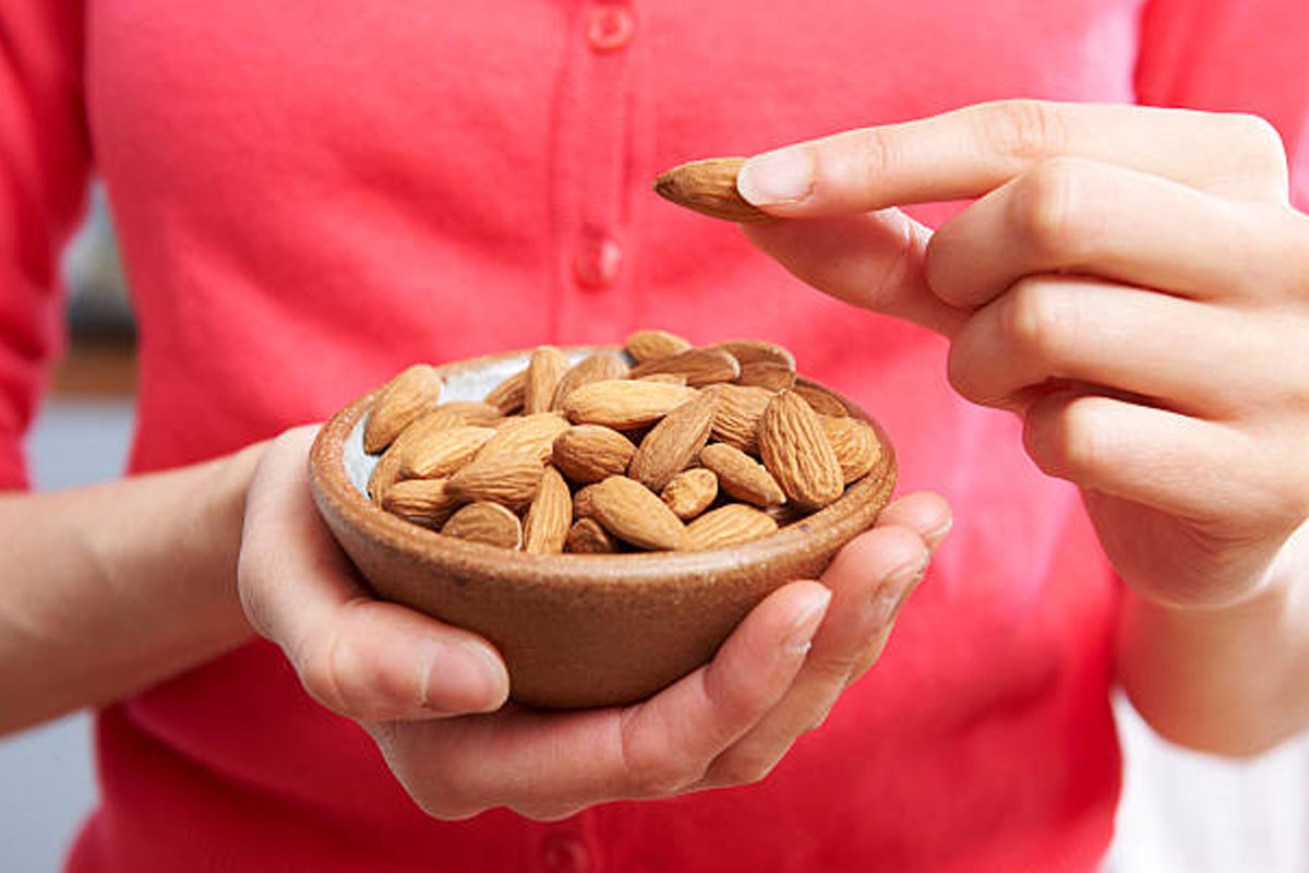 10 benefits you can draw by consuming soaked almonds daily
