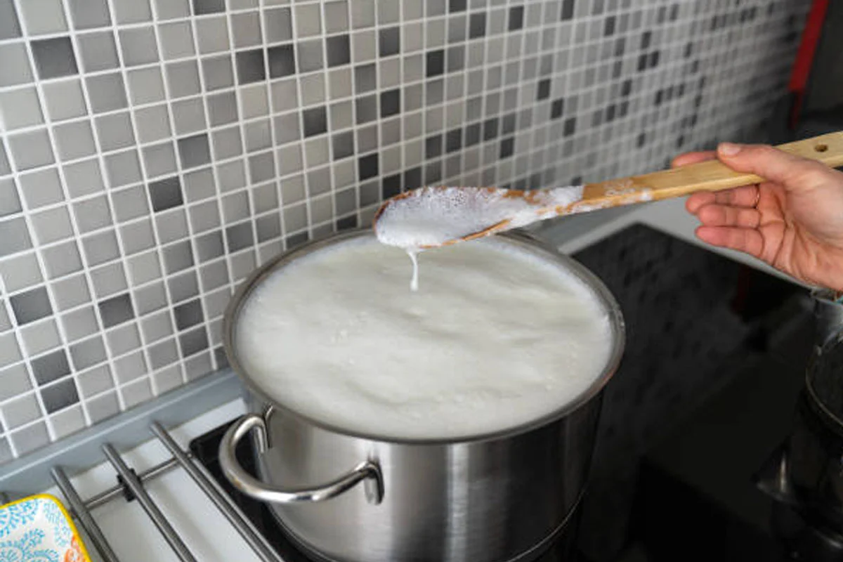 3 common mistakes why milk curdles during boiling