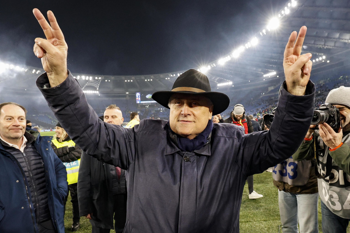 epa11068012 Lazios president Claudio Lotito celebrates after winning the Coppa Italia quarter final soccer match between SS Lazio and AS Roma, in Rome, Italy, 10 January 2024. EPA-EFE/FABIO FRUSTACI