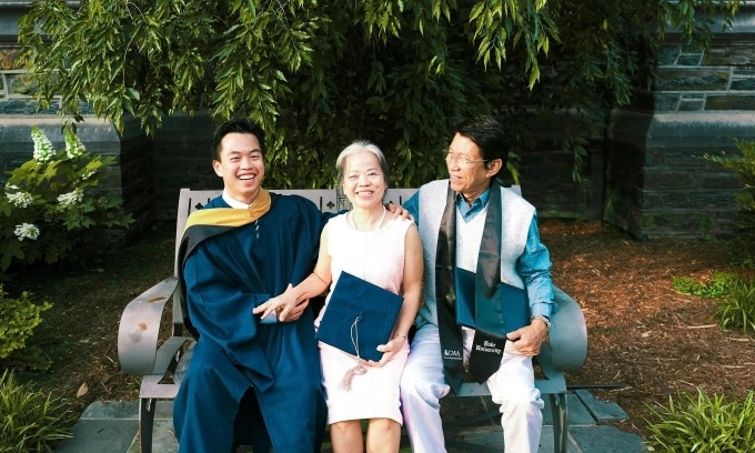 Nguyen Huynh Nhat Tien with his parents on the Duke University campus, May 8, 2026. Photo courtesy of Nguyen Huynh Nhat Tien
