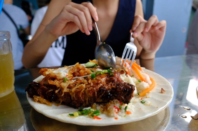 A serving of broken rice is often accompanied by pickles. Photo by VnExpress/Bich Phuong