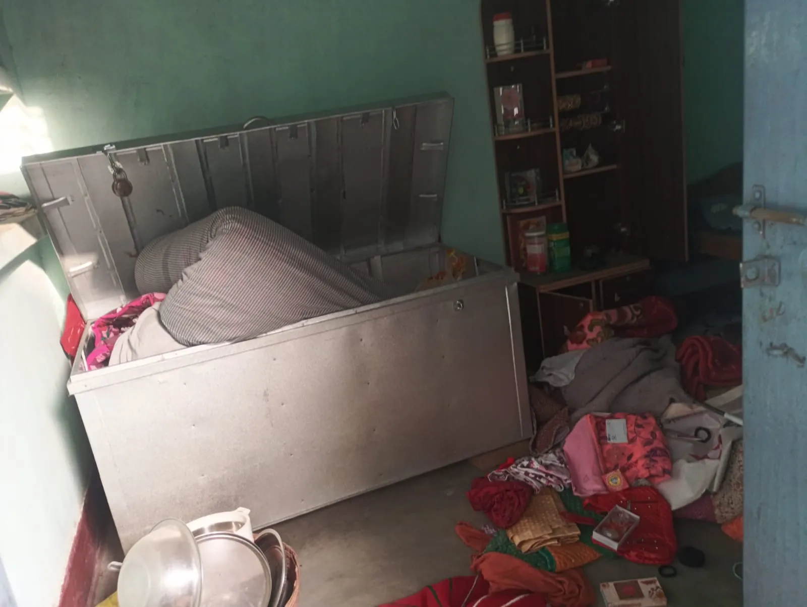 Terror of thieves continues in Dhanrua, closed house targeted for third day 