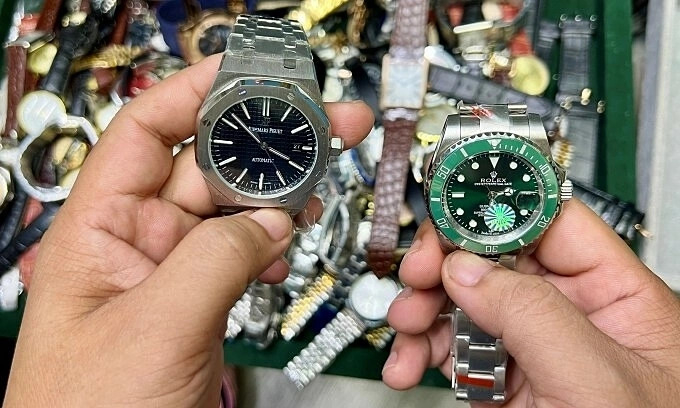 Counterfeit Rolex watches were confiscated by market management during a surprise inspection at Saigon Square and Ben Thanh market in May. Photo: Ho Chi Minh City market management