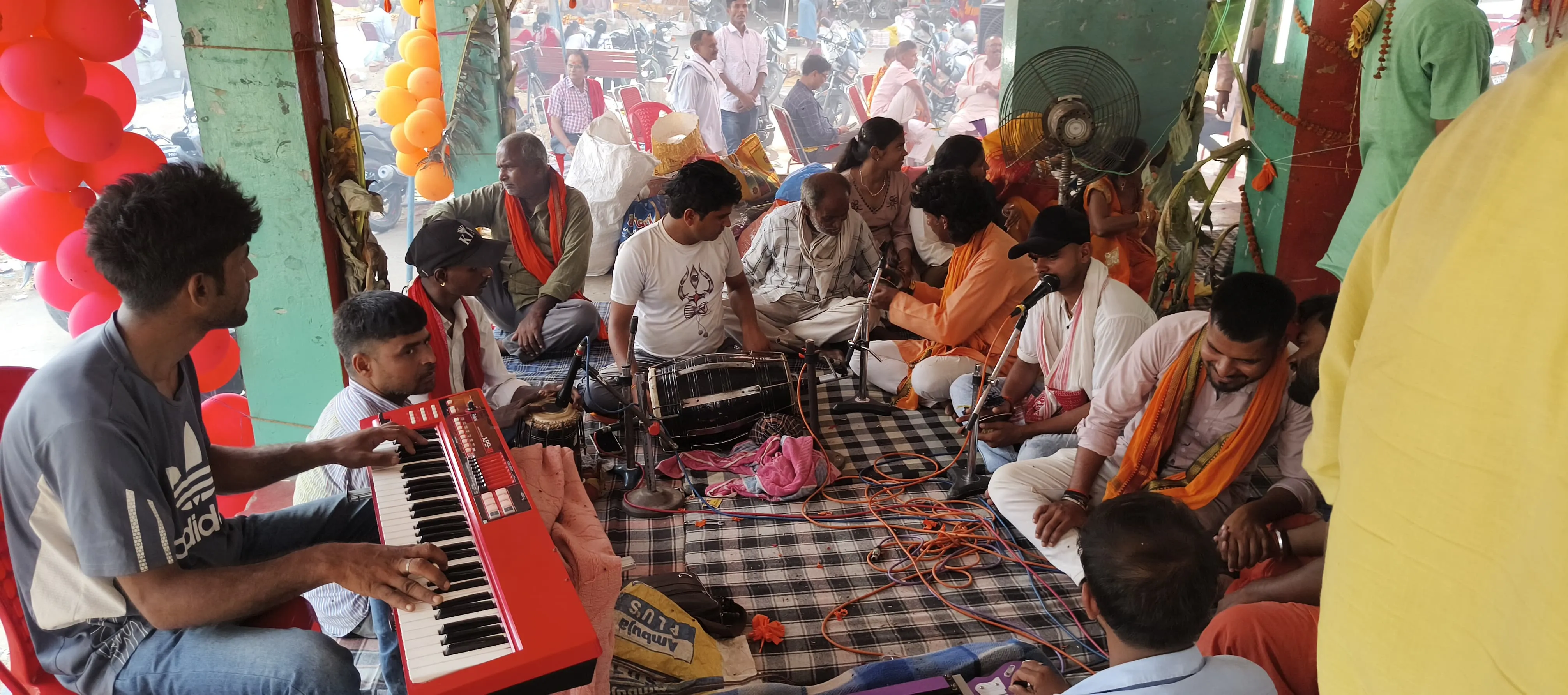 Conclusion of 72 hours of Akhand Ashtyam with havan-puja and huge bhandara in Baba Mahendranath Dham temple complex. 
