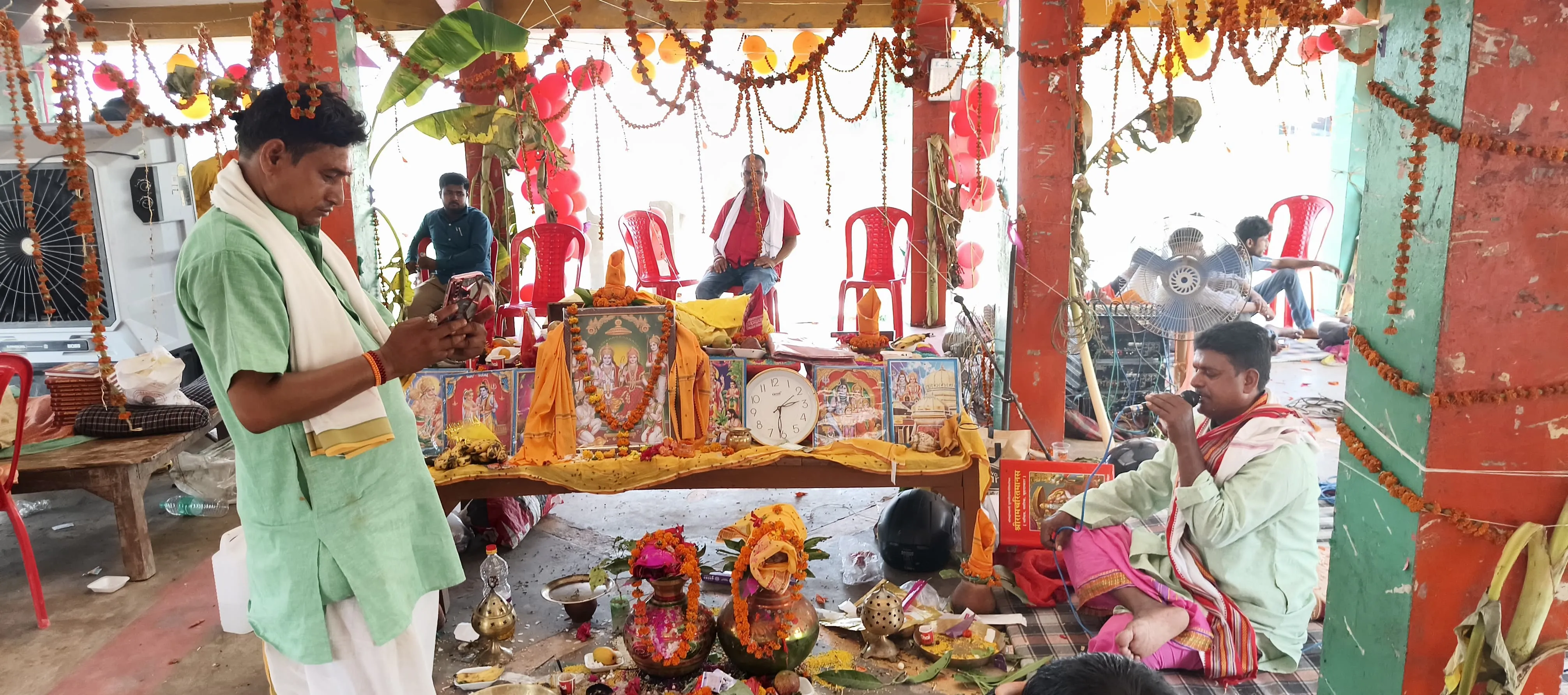 Conclusion of 72 hours of Akhand Ashtyam with havan-puja and huge bhandara in Baba Mahendranath Dham temple complex. 