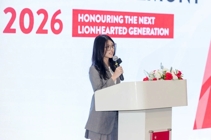 Bao Minh represents scholarship recipients speaking at the ceremony. Photo courtesy of BUV