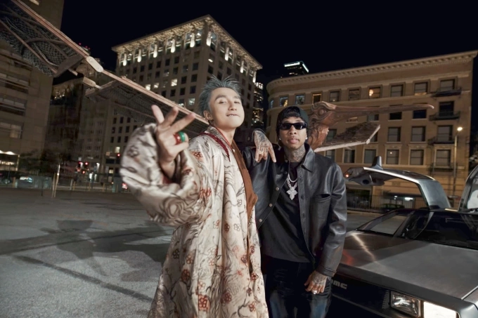 Son Tung M-TP with rapper Tyga - owner of the hit song Taste. Tyga is the second American singer Son Tung M-TP has collaborated with, after Snoop Dogg in 2019. Photo: M-TP Entertainment