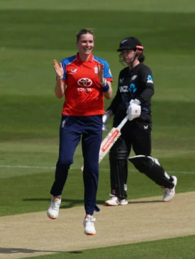 lAUREN bELL 5 BOWLERS