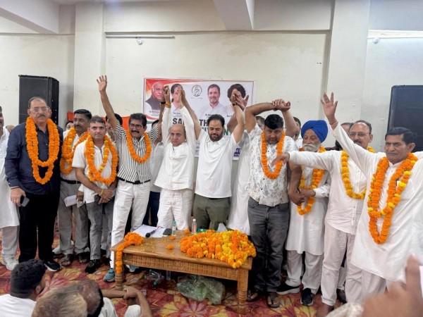 Dissident Congress leaders Vikar Rasool Wani and Tara Chand during a rally in Jammu Vikar Rasool Wani