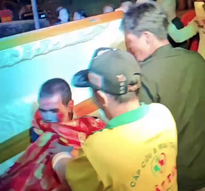 Man sitting in coffin at birthday party. Photo: Cut from people's videos