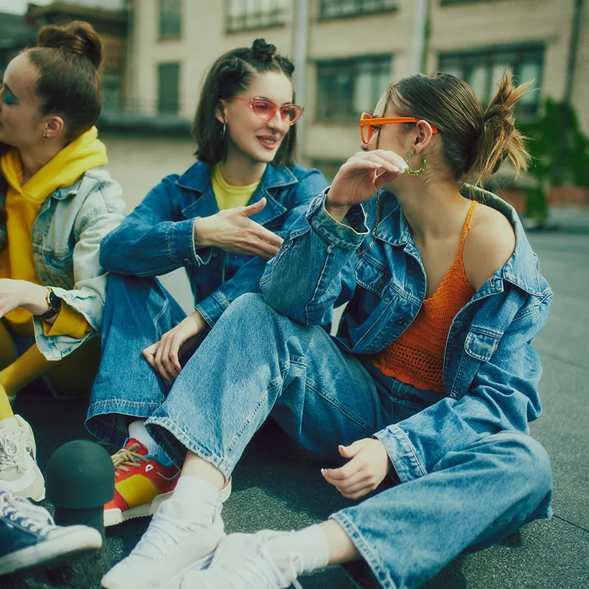 millennials dressing up in 90s fashion