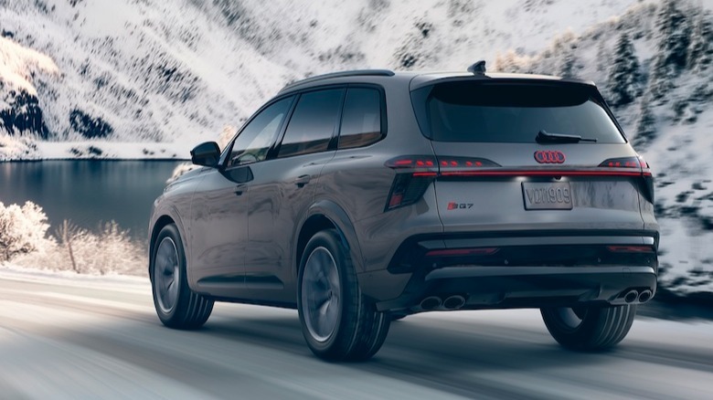 2027 Audi SQ7 rear 3/4