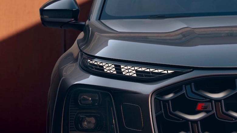 2027 Audi SQ7 headlamp detail