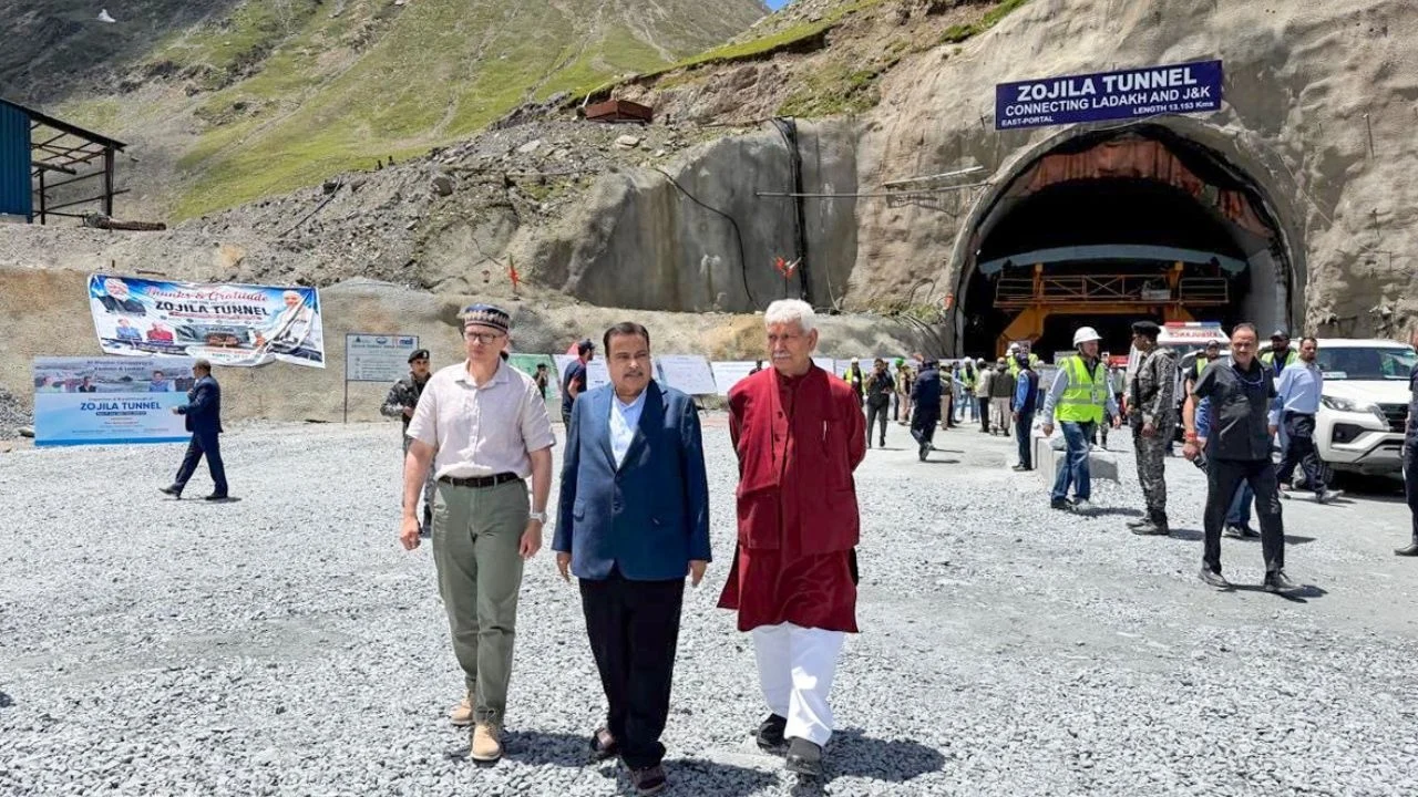 Nitin Gadkari Inspecting Zojila Tunnel