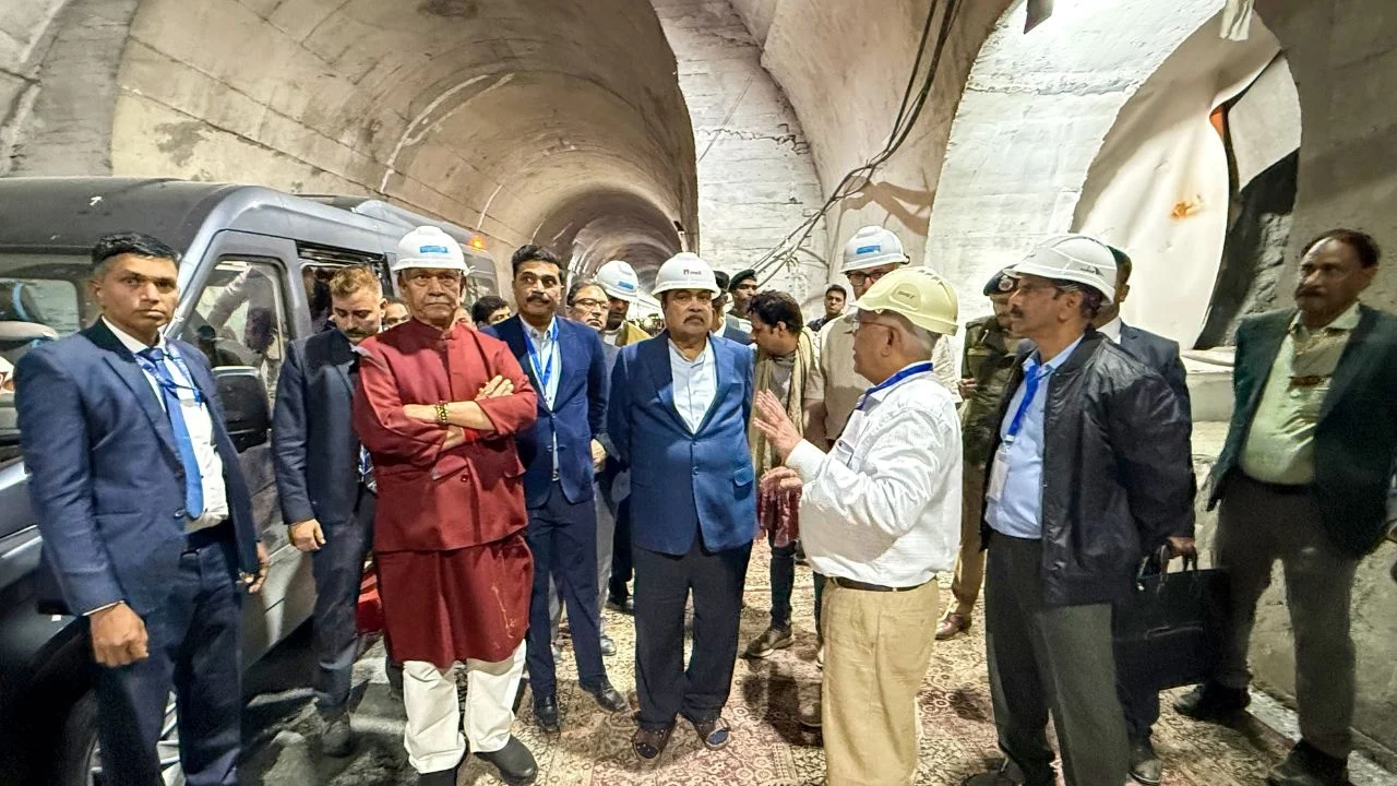 Nitin Gadkari with Engineering Team