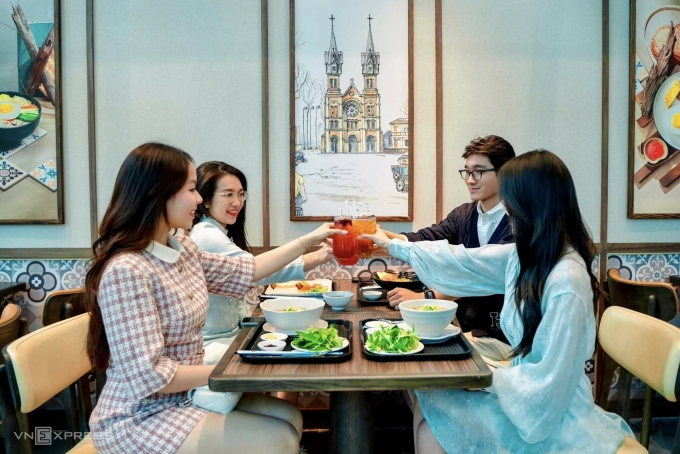 Travelers trying pho at Cuisine the Saigon, one of Sascos restaurant at the airport. Photo courtesy of Sasco