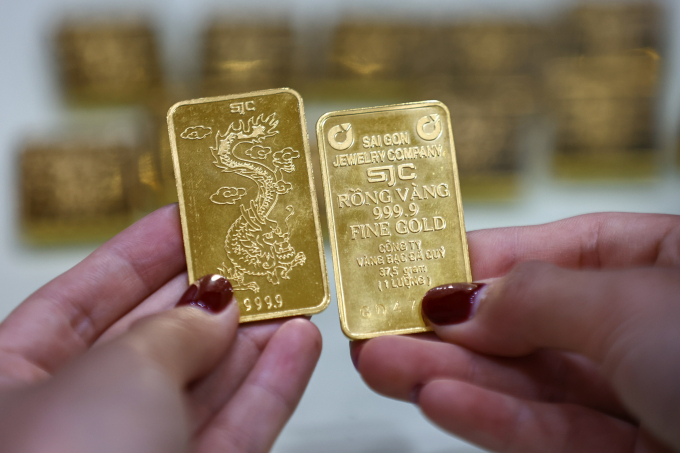 A person holds gold bars at a store in Ho Chi Minh City. Photo by Read/Quynh Tran