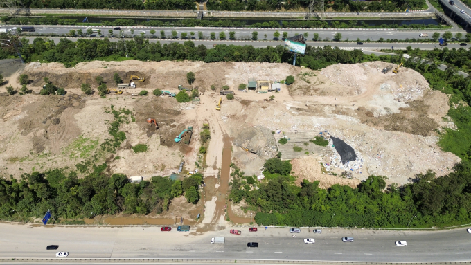 Construction waste crushing point near Phap Van - Cau Gie intersection. Photo: Pham Chieu