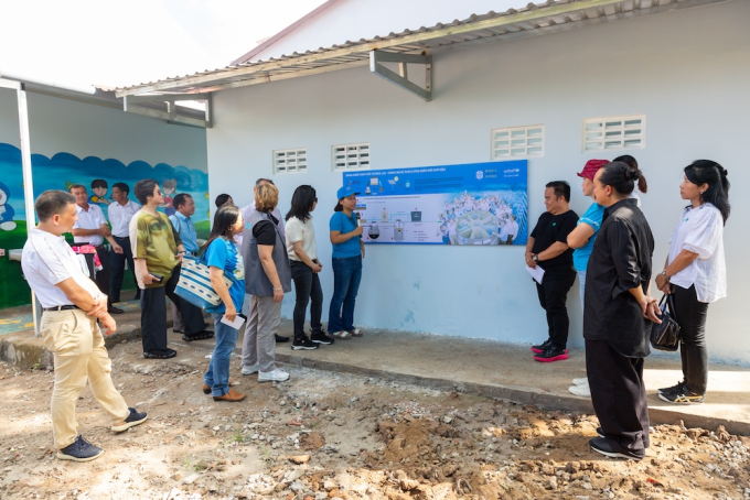 Representatives of Masterise Group and UNICEF at the handover ceremony for the Net zero-emission toilet facility at Long Phu C Primary School. Photo courtesy of UNICEF Vietnam